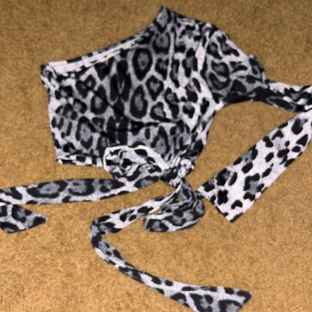 Leopard print one shoulder crop